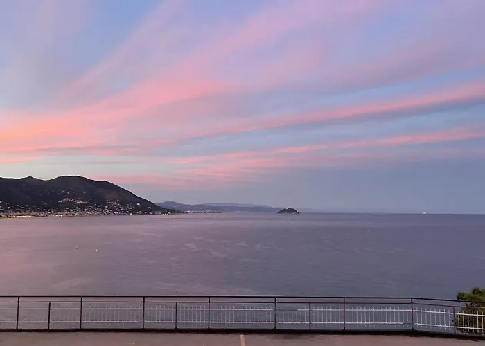 Stupenda Vista Mare A Laigueglia Con Posto Auto